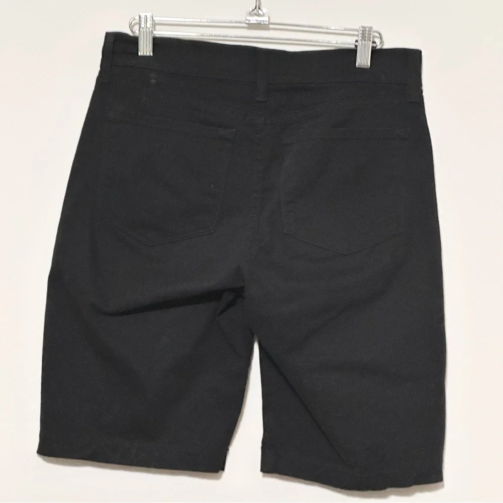 NYDJ Black Women's Bermuda Stretch Black Shorts Casual Travel‎ Inseam 10.5” Sz 2